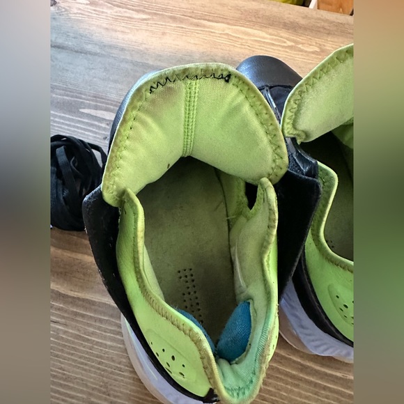 Nike LeBron 19 Low Basketball Shoes - Picture 4 of 9